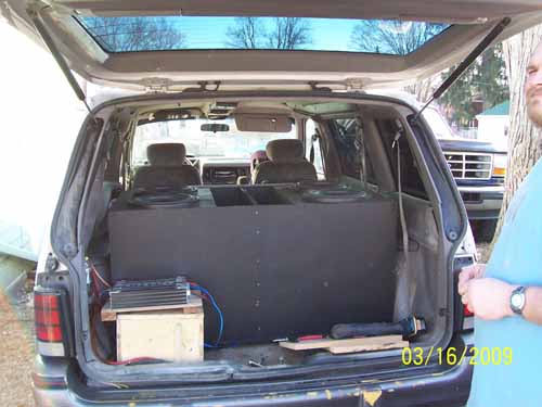 new set up for my 92 dodge caravan -- posted image.