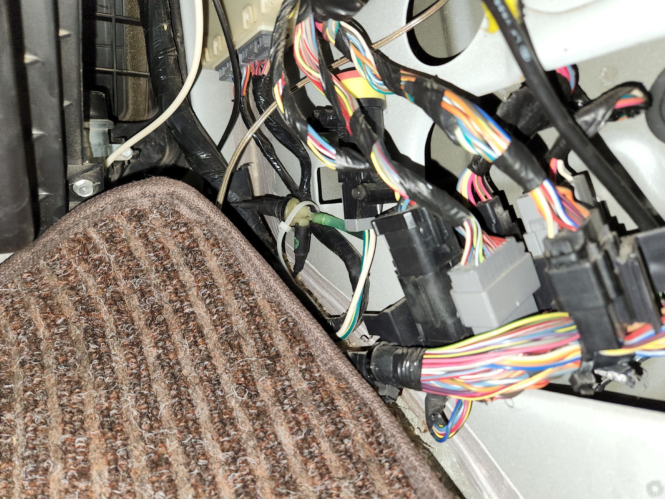 Turn Signal Wires, 2006 Ford E-450 -- posted image.