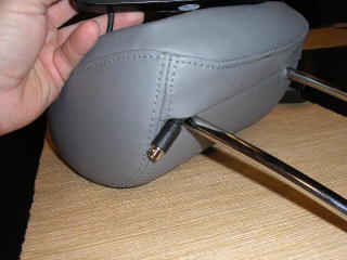 Headrest How-To, 06 Chrysler 300C -- posted image.