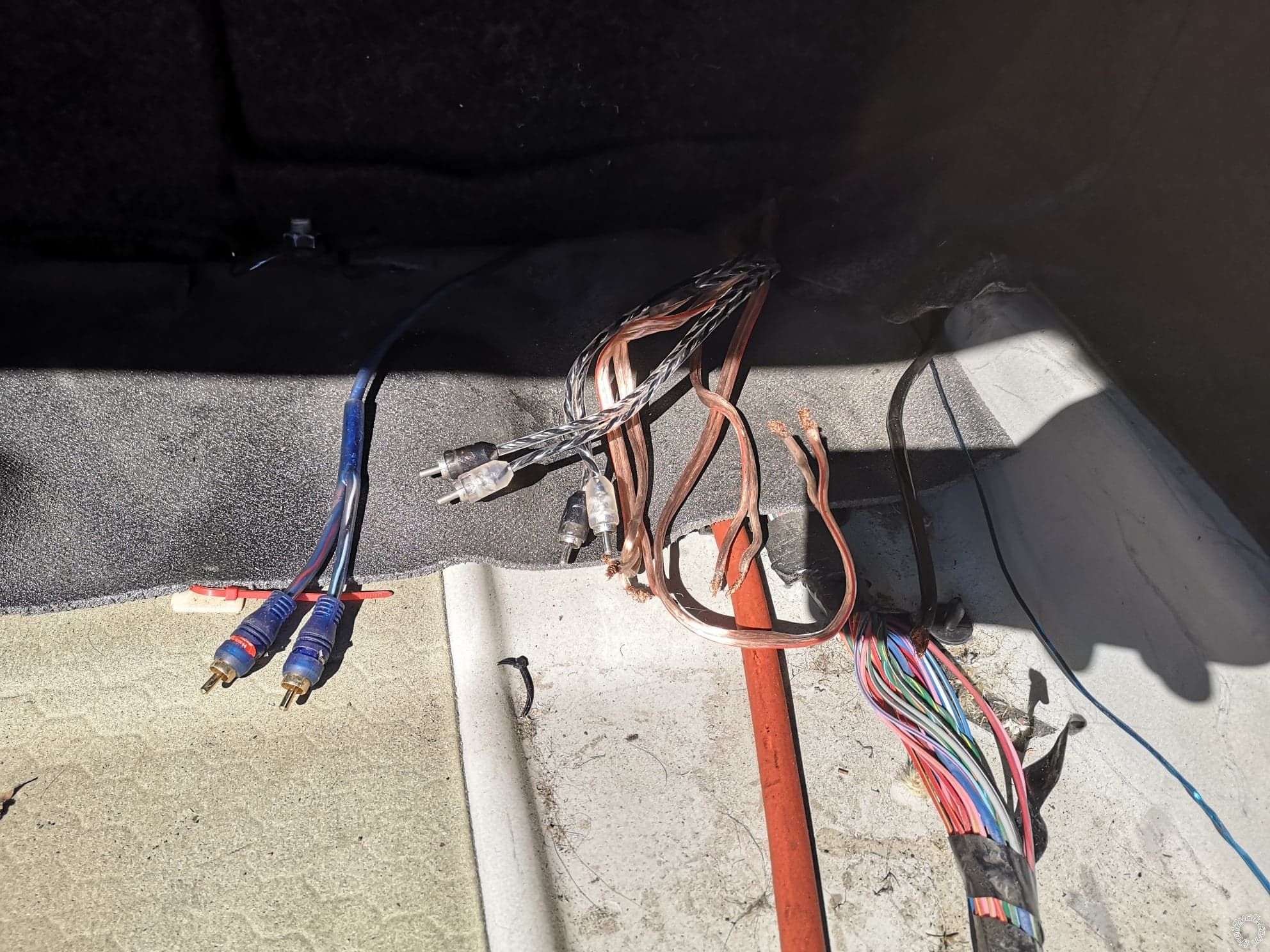 Wiring Speakers in a Chrysler 300, No Amp, No Sub -- posted image.