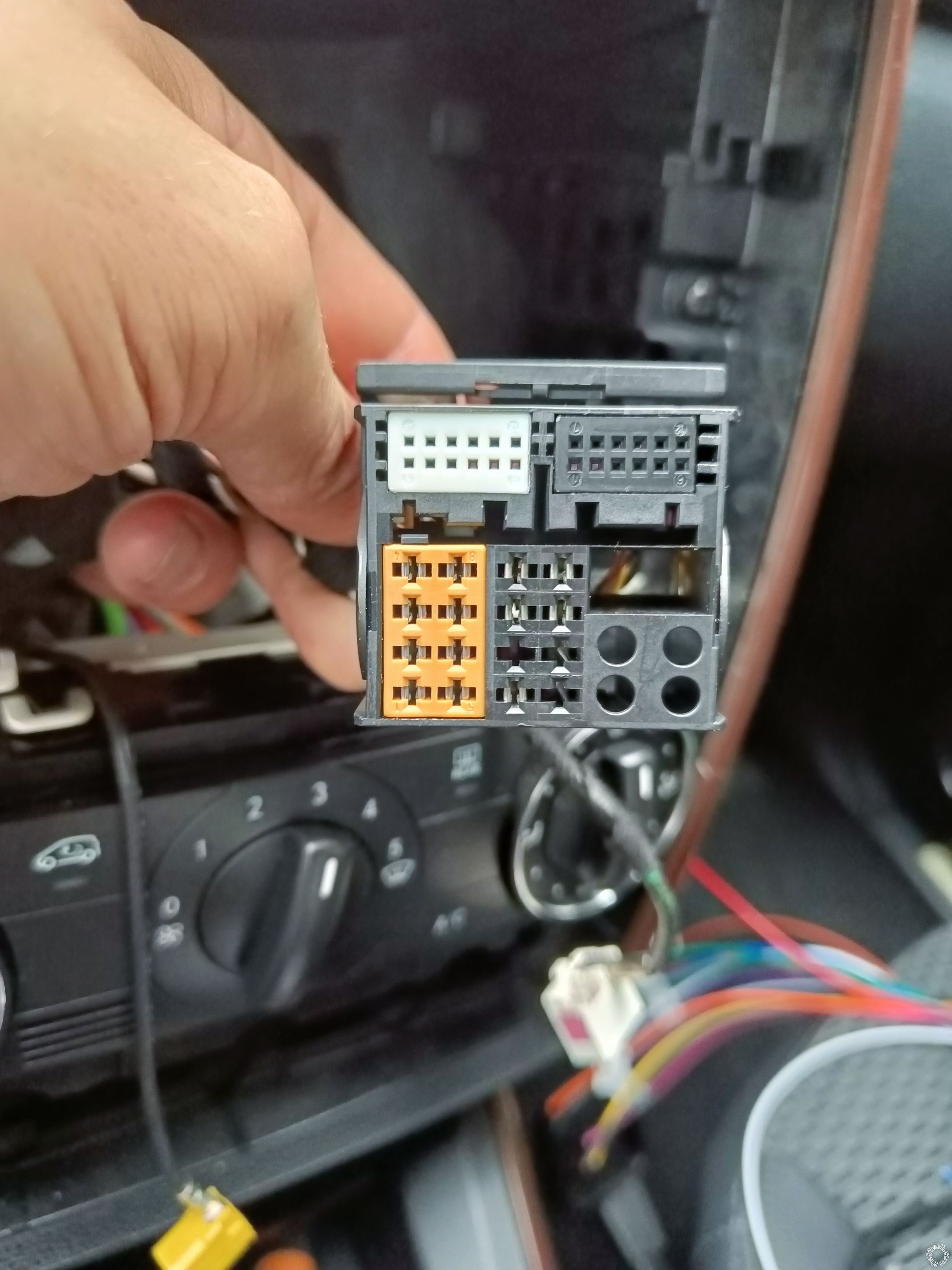 2010 Mercedes Benz A Class, MF2830 Stock Unit Wiring? -- posted image.