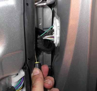 How to Wire Through a Door Molex. -- posted image.