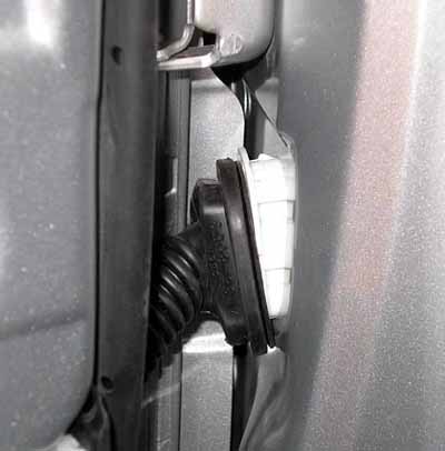 How to Wire Through a Door Molex. -- posted image.