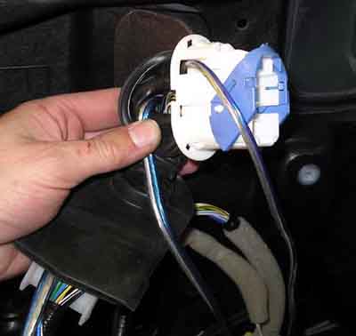 How to Wire Through a Door Molex. -- posted image.