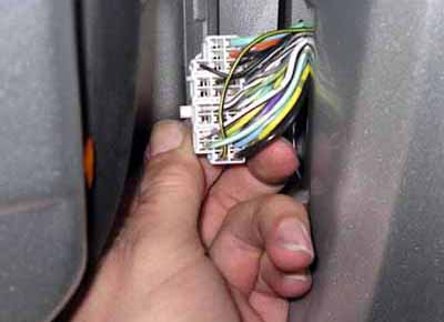 How to Wire Through a Door Molex. -- posted image.