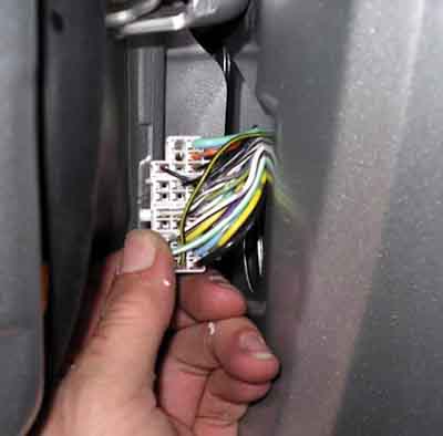 How to Wire Through a Door Molex. -- posted image.